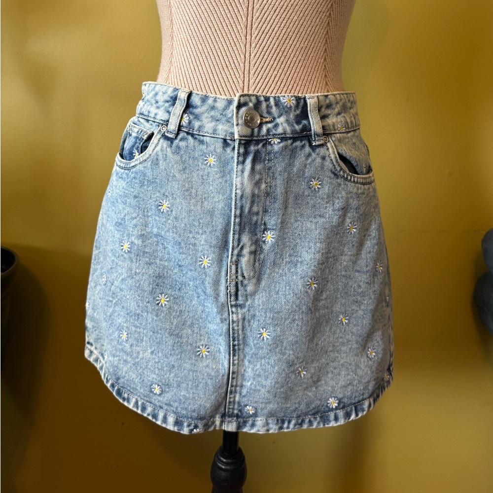 Light Wash Daisy Embroidered Denim Skirt - Women